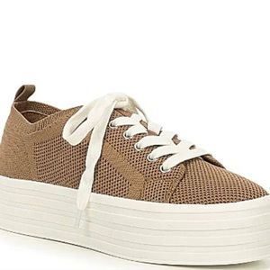 Gianni Bini MarnahTwo Knit Platform Sneakers. Size 8M.